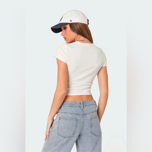 Edikted Better Basics Cropped T Shirt - Picture 3 of 5